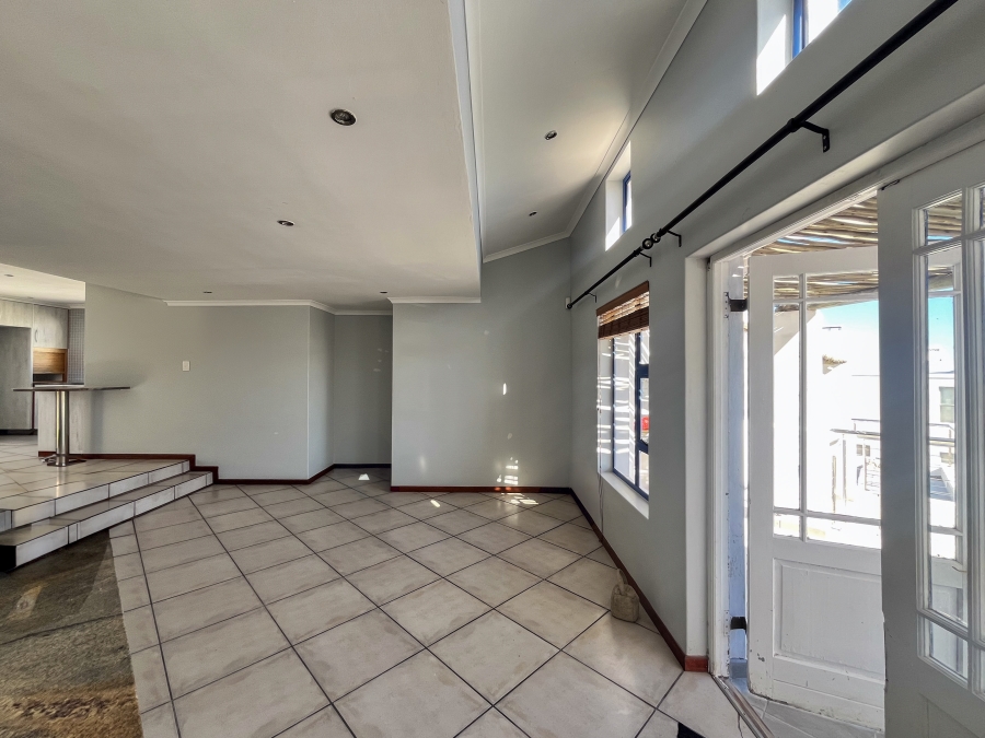 To Let 5 Bedroom Property for Rent in Paradise Beach Western Cape
